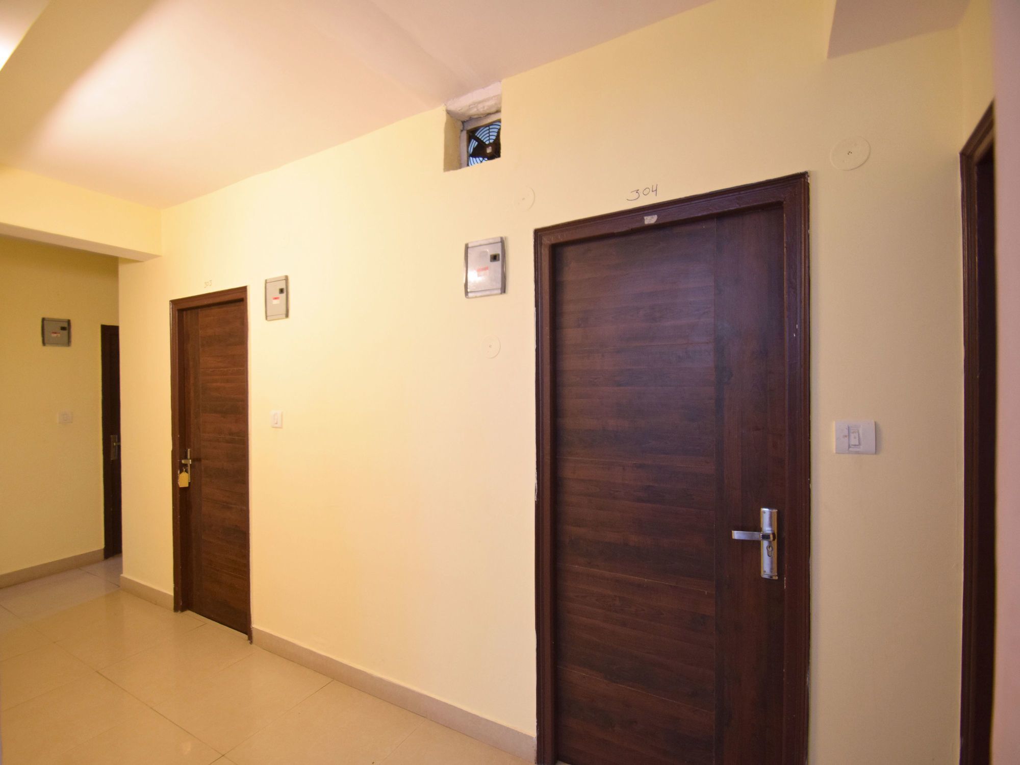 Oyo 8439 Hotel Howard Shimla Eksteriør bilde